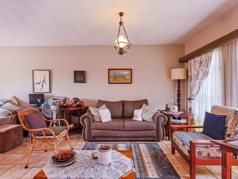 Secure 3 Bedroom Townhouse with Private Garden in a Well-Maintained Complex - Photo 6