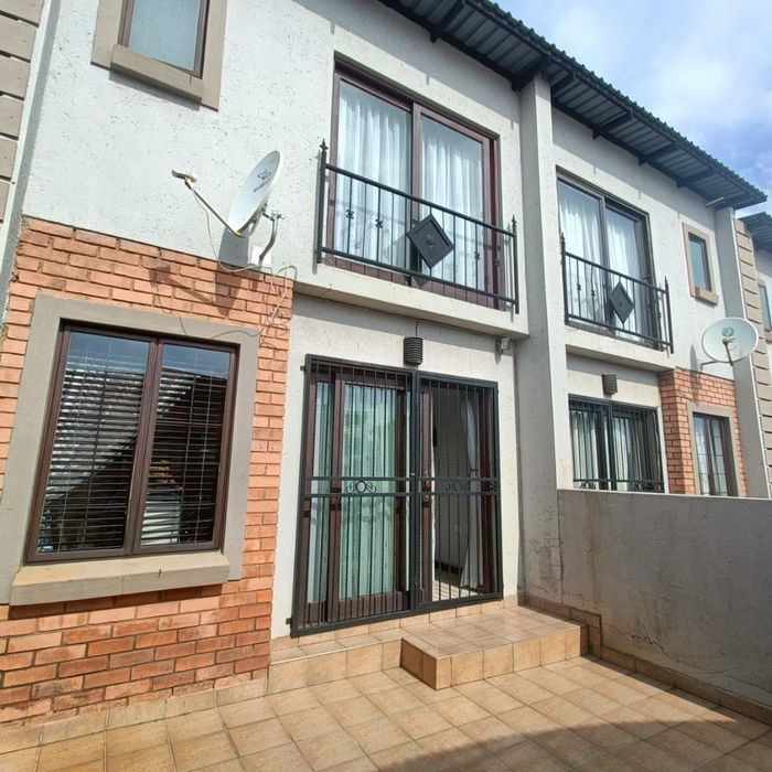 Property #2151230, Townhouse Pending Sale in Zwartkop Ext 7