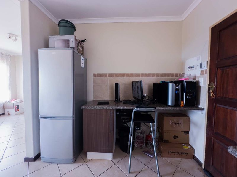 2 Bedroom Townhouse with a Balcony - Photo 10