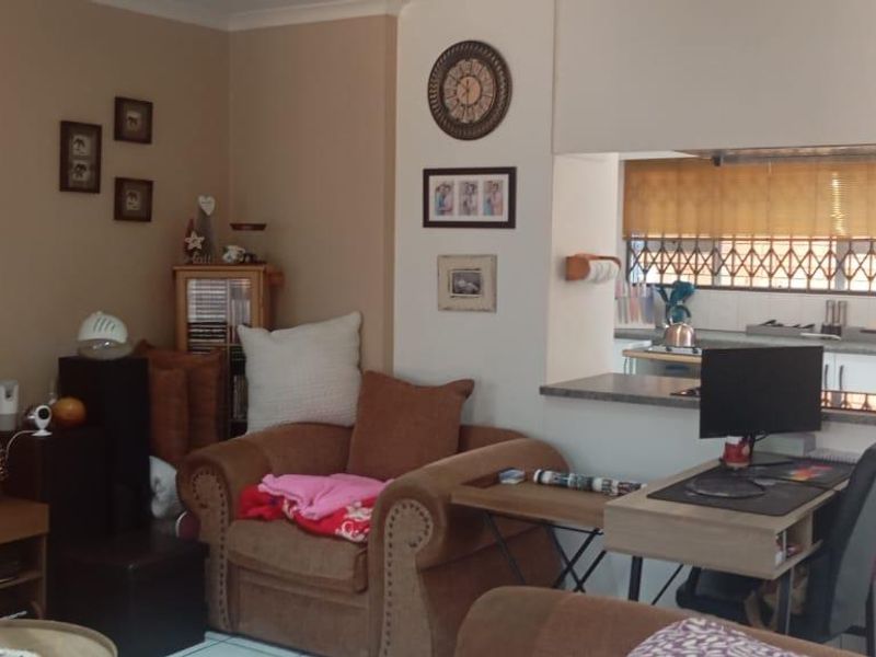 Charming three bedroom Townhouse - Photo 6