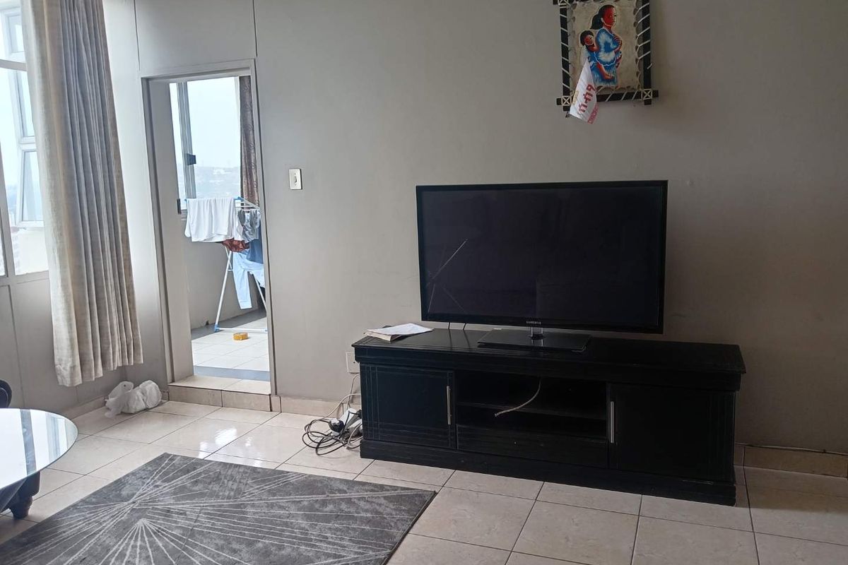 Three Bedroom, Two Bathroom Apartment For Sale - Photo 3