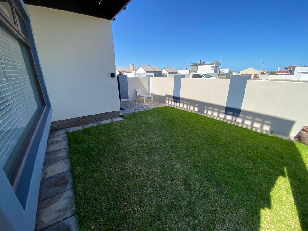 Front of house garden