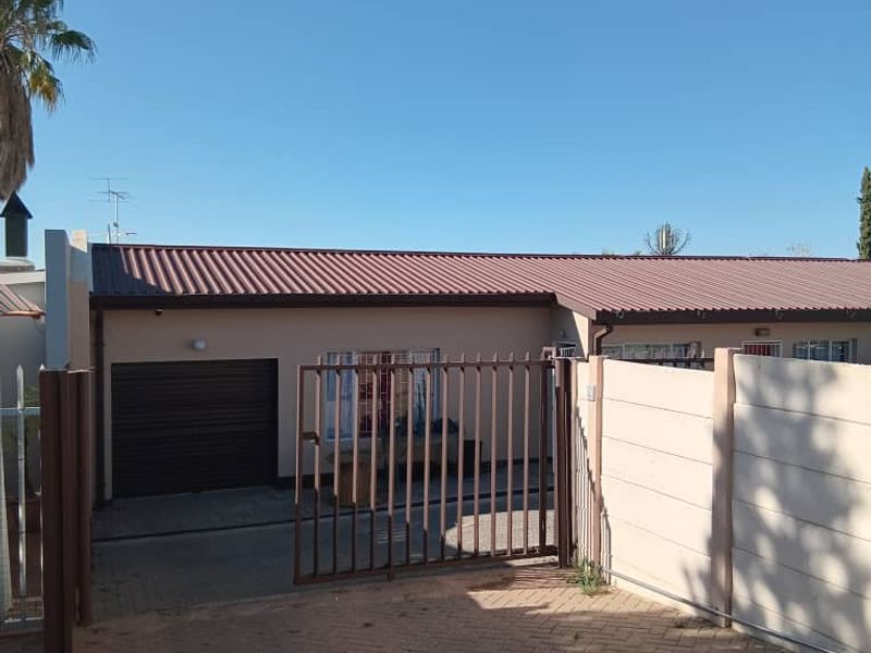 HOUSE FOR SALE - Photo 4