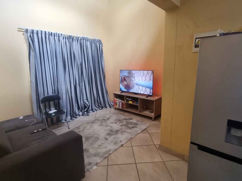 Spacious 2-Bedroom Home in a Perfectly Managed Estate - Photo 6