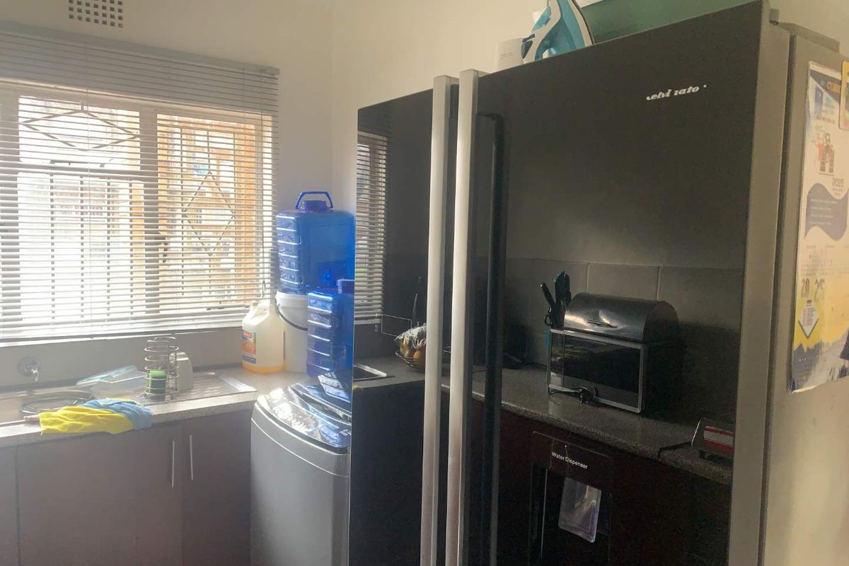 Spacious 2-Bedroom Apartment for Sale in Turffontein - Photo 4