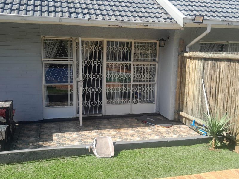 House for Sale in The South Alberton South Crest - Photo 2