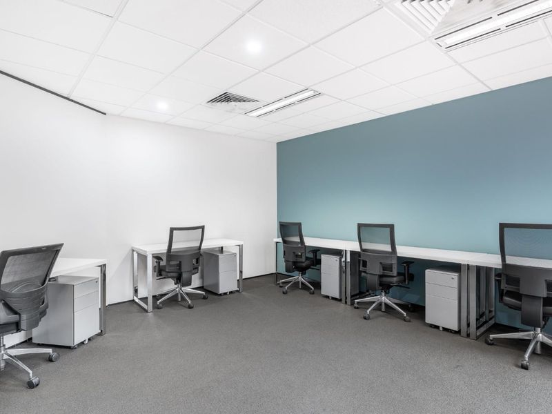 Fully serviced private office space for you and your team in Regus Silver Lakes - Photo 3
