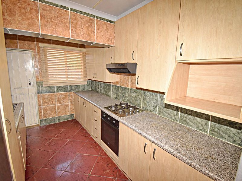 Beautiful Facebrick Home - Photo 8