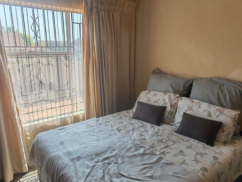 2 Bedroom House for sale - Photo 9