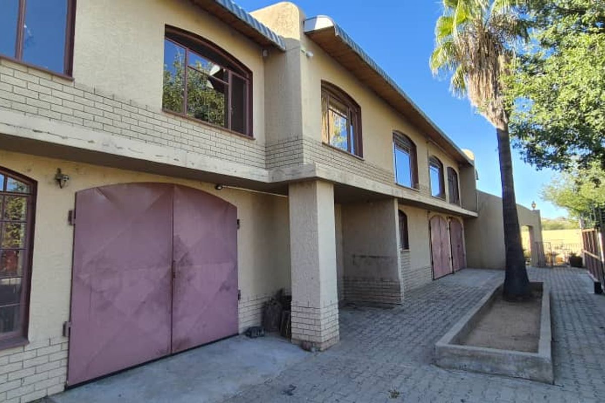 Spacious Family Home for Sale in the Central of Okahandja! - Photo 3