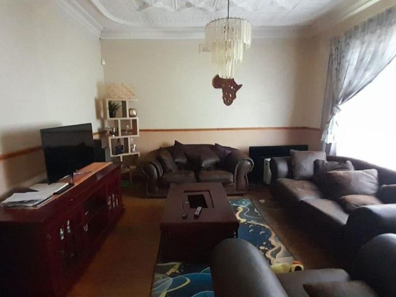 Spacious 3-Bedroom Home with 3 Income-Generating Cottages - Photo 8