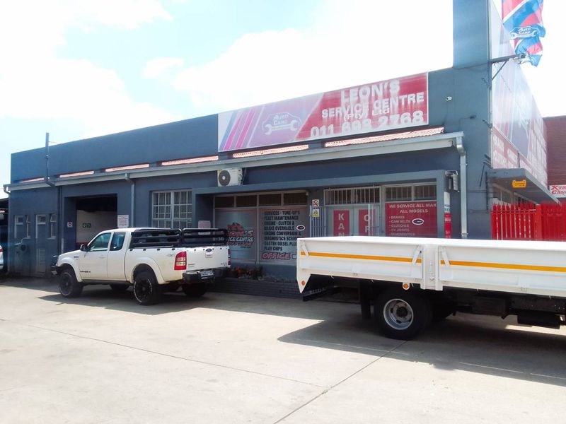 Strategically Positioned Auto Service Centre for Sale- Unbeatable Opportunity for Business Success - Photo 4