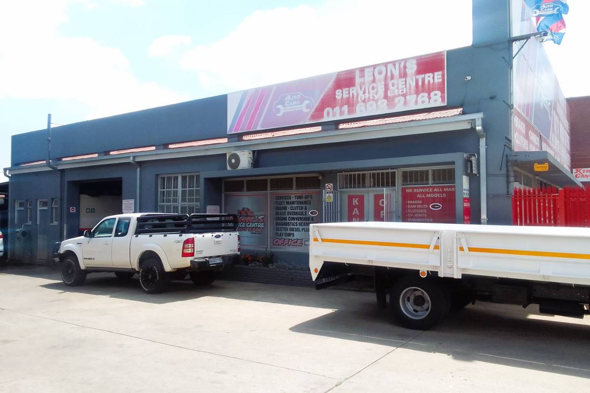 Strategically Positioned Auto Service Centre for Sale- Unbeatable Opportunity for Business Success - Photo 4