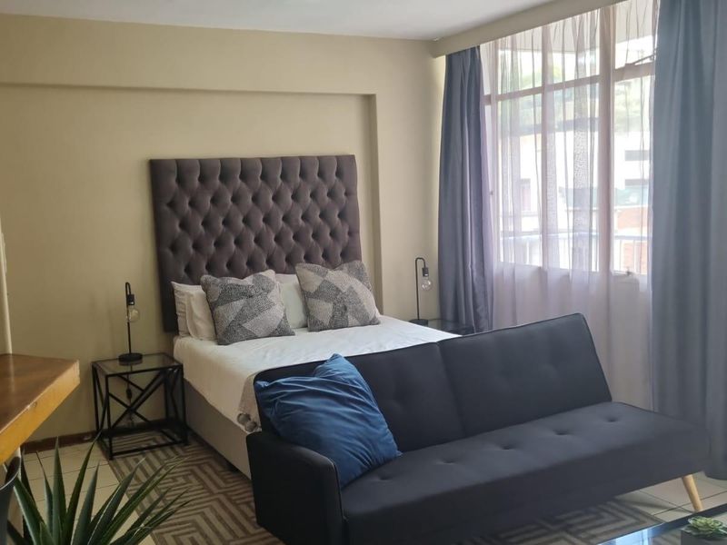 BRAAMFONTEIN,BACHELOR UNIT,R375000 - Photo 8