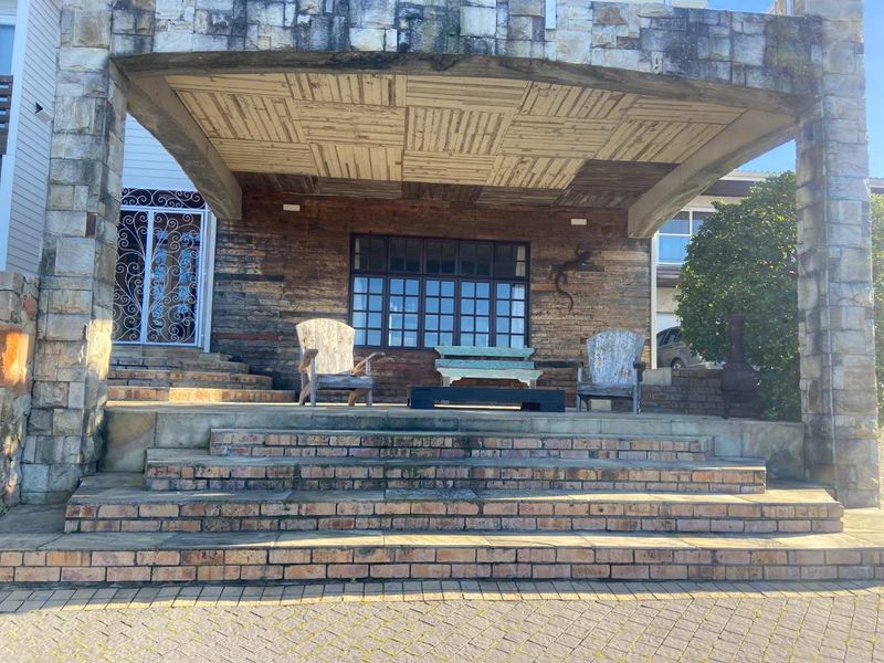 Fully Furnished Home in Glencairn Heights - Photo 2