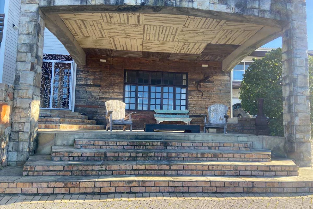 Fully Furnished Home in Glencairn Heights - Photo 2