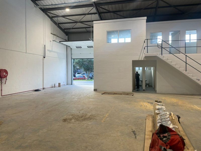 Refurbished 350m2 Mini Factory To Let | Prime Location Near Tokai. - Photo 6