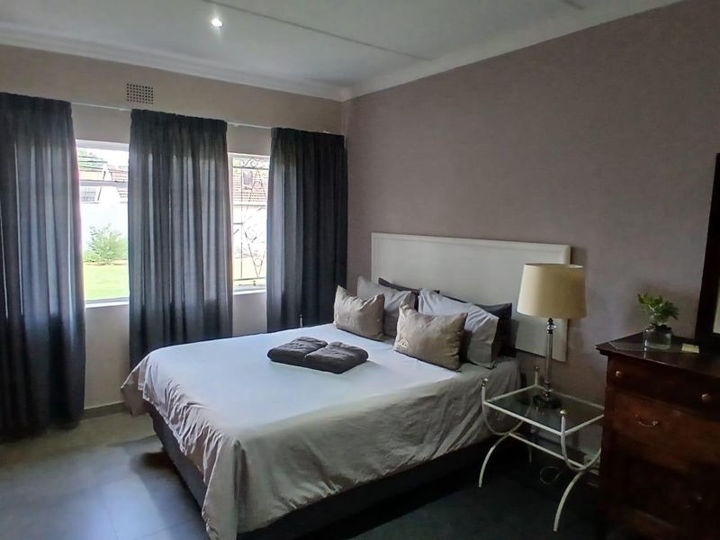 Beautiful 3-bedroom property with 2 flatlets with lots of possibilities - Photo 4