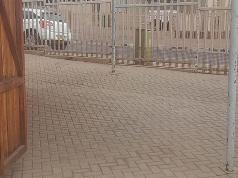 FOR SALE N$2 300 000,00 Olympus Village - Photo 4