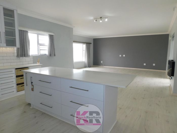 Property #2424758, House For Sale in Henties Bay Central