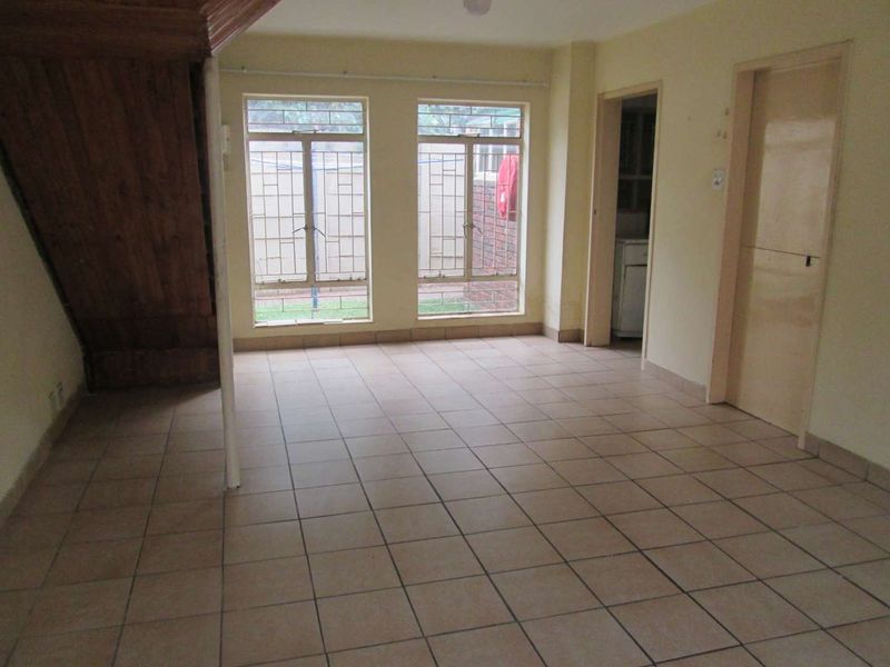 VERY BEAUTIFUL, NEAT AND CLEAN [3] BEDROOMS DUPLEX FOR SALE IN PRETORIA NORTH  [ BARGAIN ] - Photo 9
