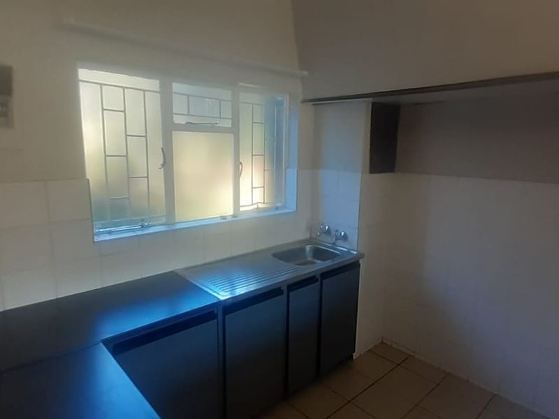 SPACIOUS 2 BEDROOM TO RENT - Photo 7