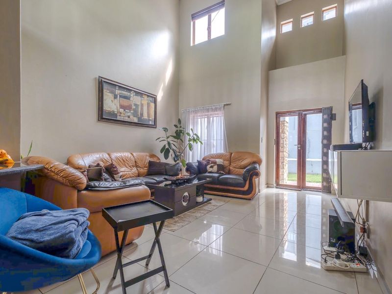 Four bedroom home in Security Estate - Olympus - Photo 3