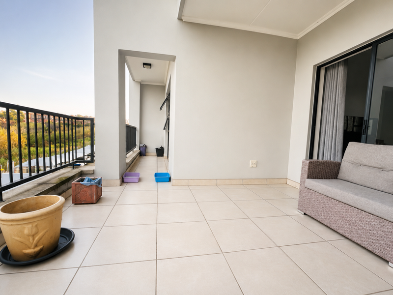 Modern 2 Bedroom, 2 Bathroom Apartment in Olivedale - Photo 10