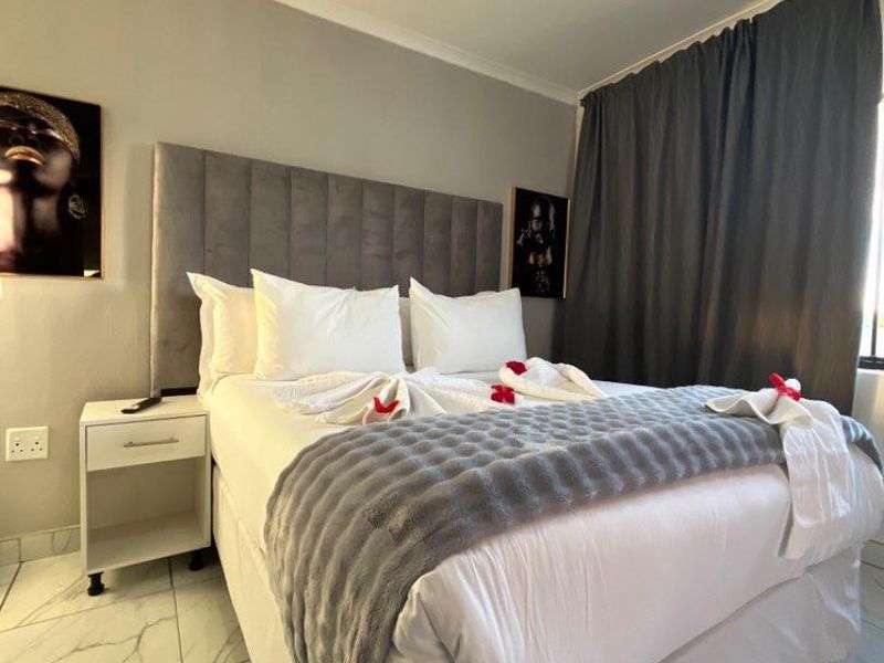 Guest house for sale🏡 🏡 Dorado Park 📍 💰 Selling Price: N$3.2 Million cost exclusive 💥 erf size 392 square meters  (Includes all furniture and fittings) Pro - Photo 1