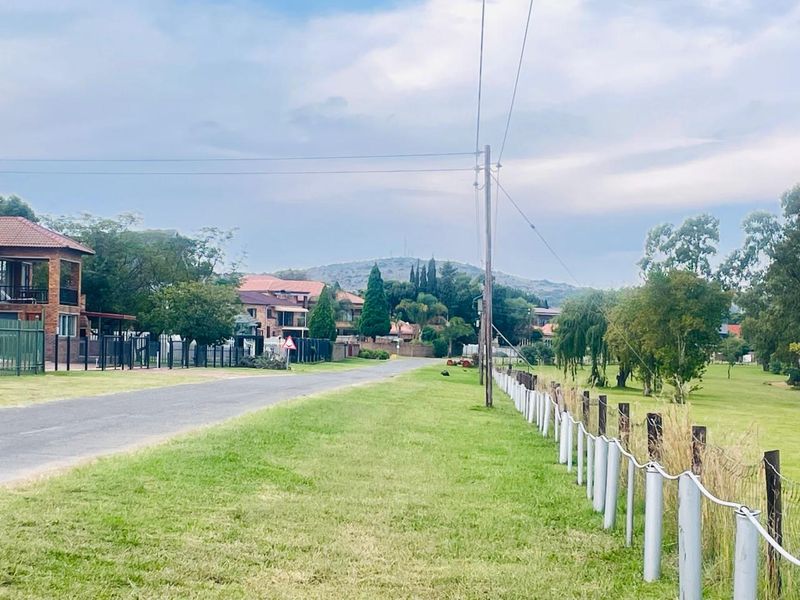 Picturesque Vacant Stand with Stunning Dam Views in Vaal Marina. - Photo 8