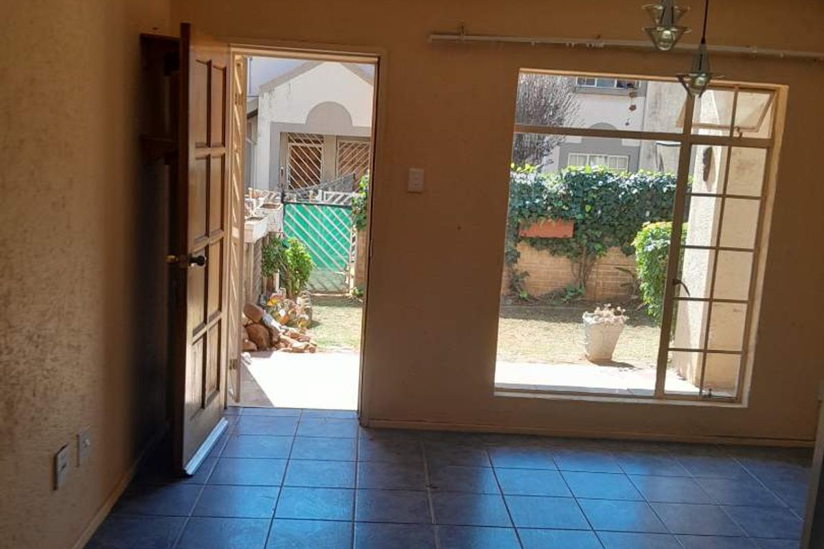 Secure complex grate location close to all amenities - Photo 2