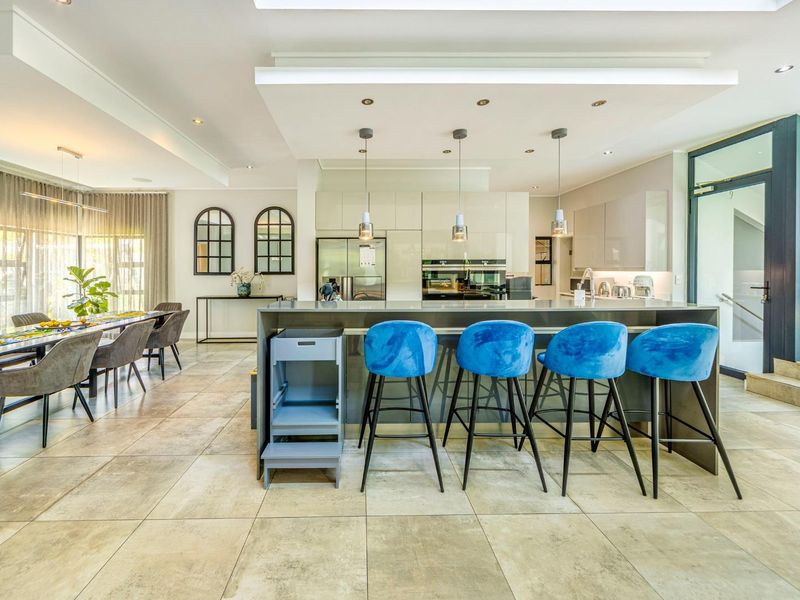 Exquisite Five Bedroom Family Home For Sale in Waterfall Country Village - Photo 7