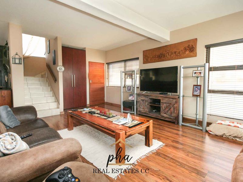 Huge Family Home For Sale in Swakopmund, Ocean View - Photo 9