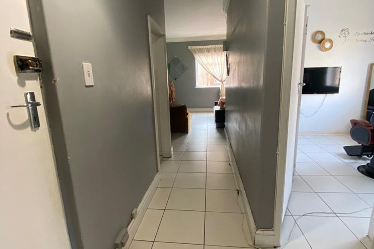 Ready to Move 2 bedroom in a well maintained prime area - Photo 5