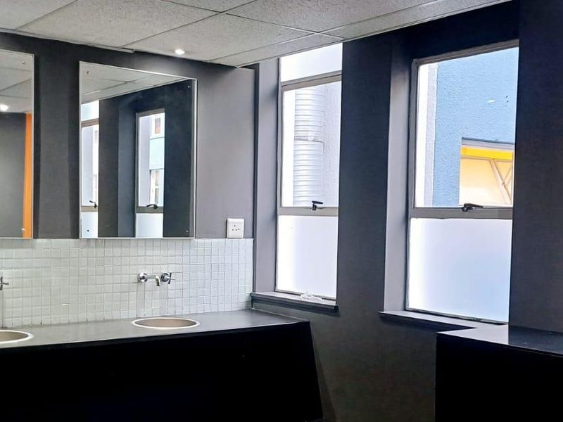 Versatile Office with Unmatched Convenience - Photo 9