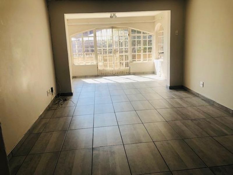 Modern Ground Floor Gem - Secure, Stylish & Superbly Located - Photo 6