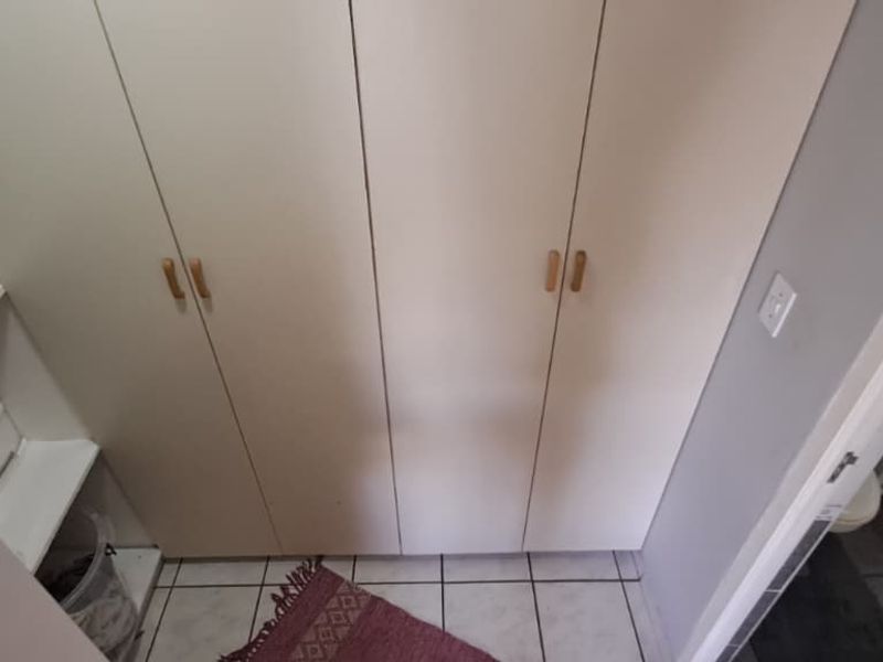 Step into this inviting and well-maintained 3-bedroom home, designed for comfortable family living and effortless entertaining! - Photo 9