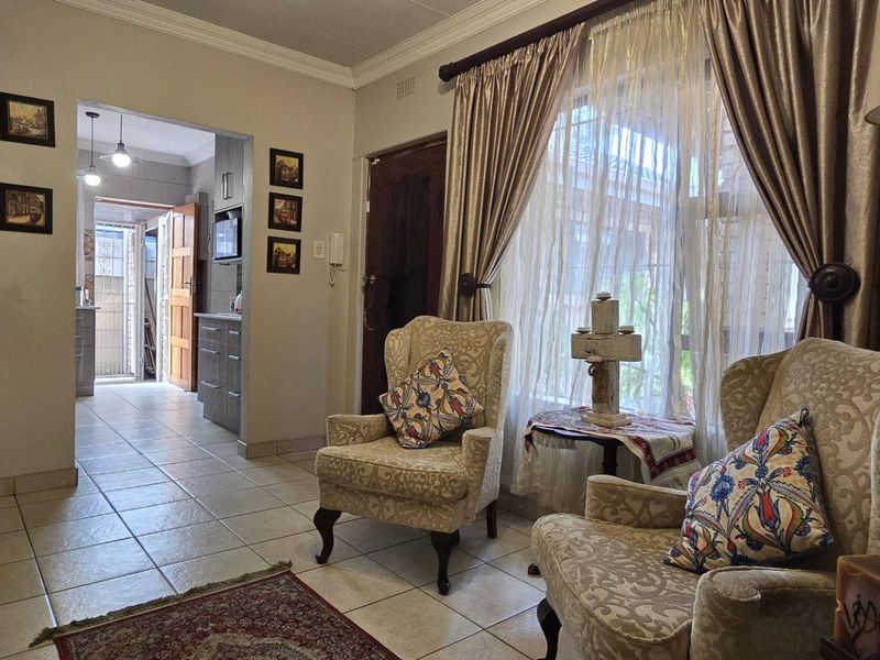 5 Bedroom House for Sale in Brackendowns - Photo 5