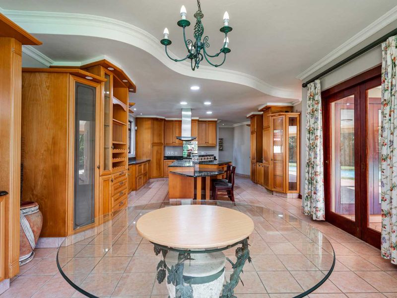 Exclusive Family Home, Perfectly Positioned. - Photo 7