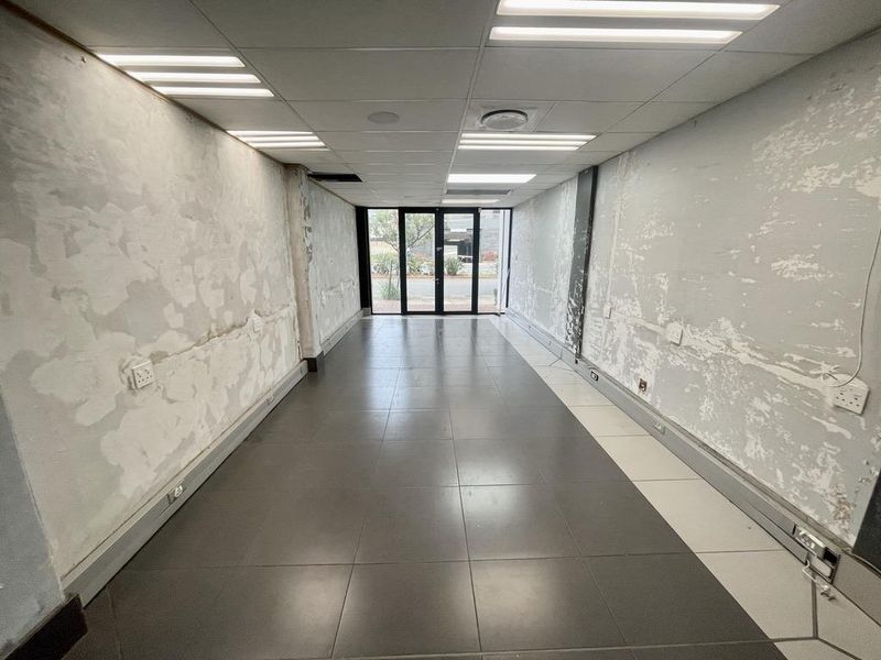 Hendra - Prime Road-Facing Retail / Showroom Opportunity To Let - Umhlanga - Photo 3
