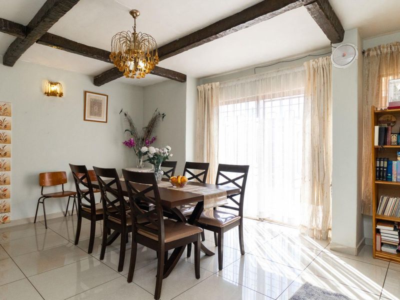 5 Bedroom Double Story House - Photo 10