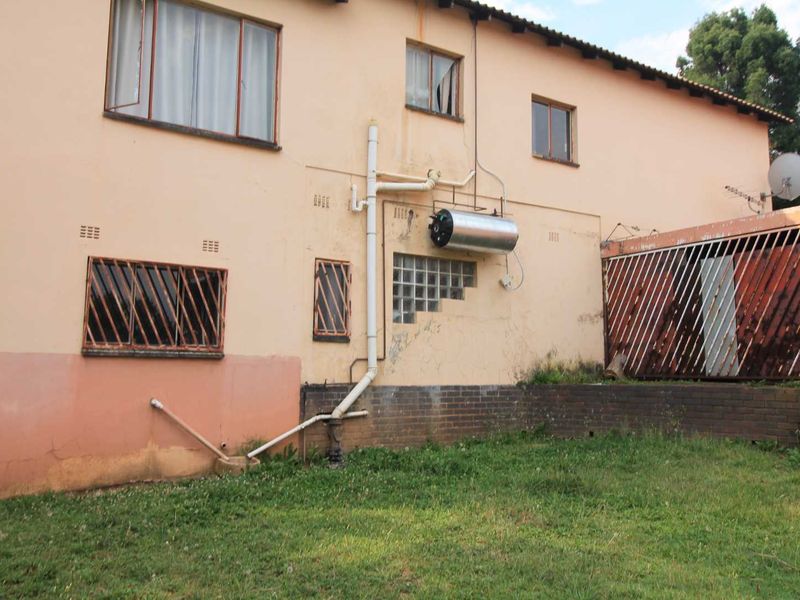 3 bed Family Home with a Flatlet - Photo 6