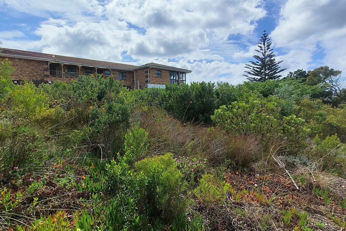 Spacious 900m2 Vacant Land For Sale in Dana Bay - Photo 3