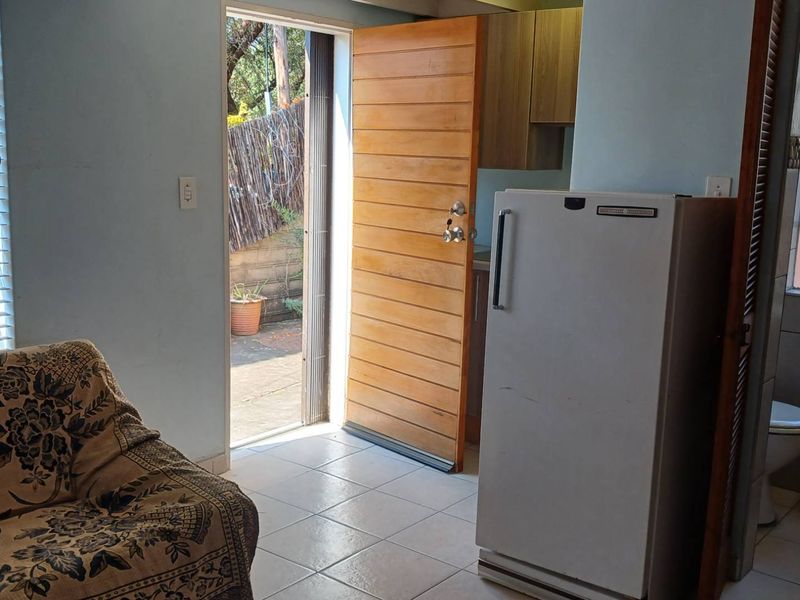 Cosy Studio to Let in Paulshof - Photo 3