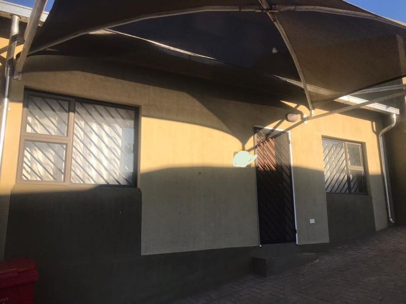 Modern Two bedroom town house for sale in Otjomuise 4 - Photo 2