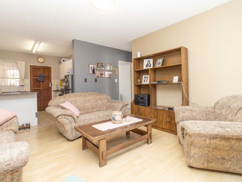 Charming Two Bedroom  Apartment in Amorosa - Photo 3