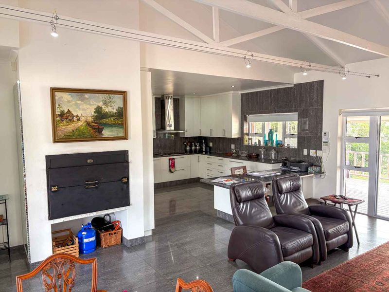 Where Family Comfort Meets a Coveted Goukou River Location - Photo 9