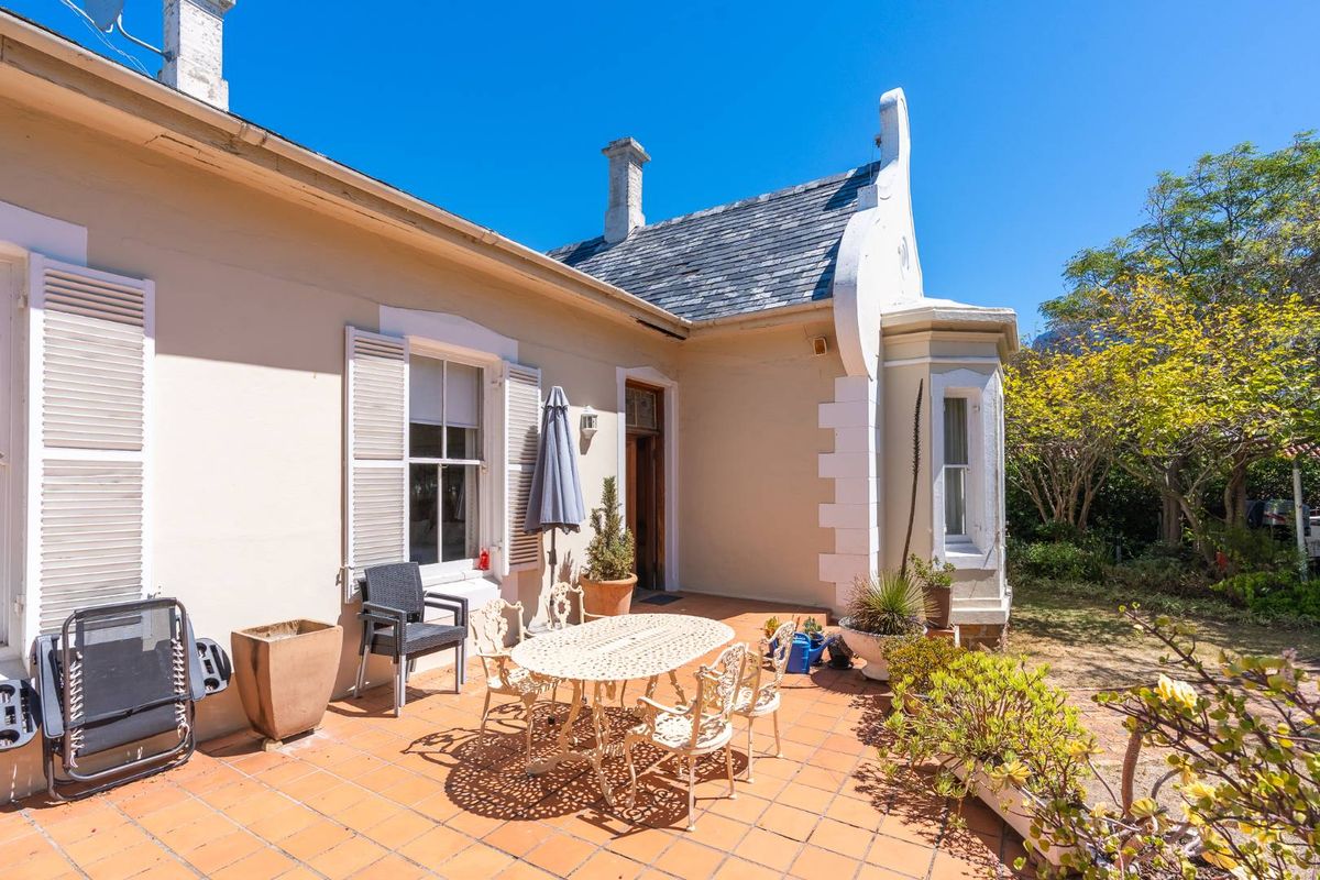 Heritage home in walking distance from Rondebosch’s finest schools! - Photo 2