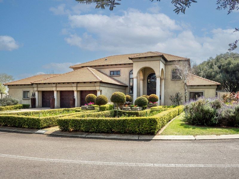 Palatial Estate of Distinction - Photo 2