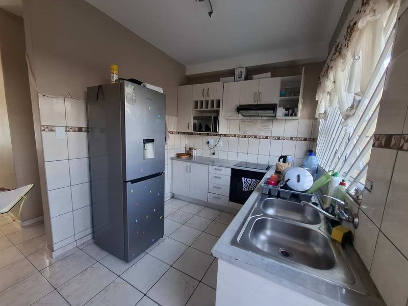 This is spacious 3-bedroom double-storey /duplex🔥 - Photo 5